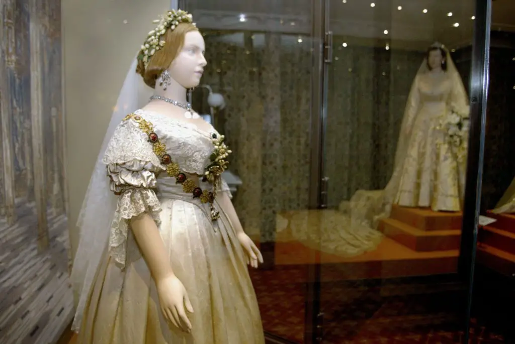 history behind white wedding dress