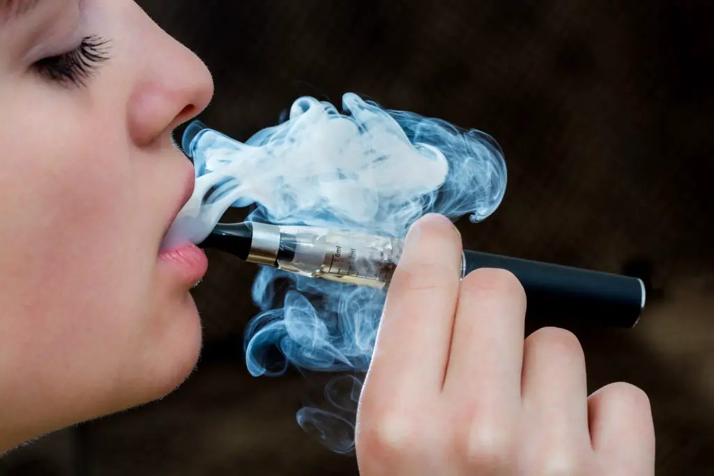 Are there any risks of vaping CBD?