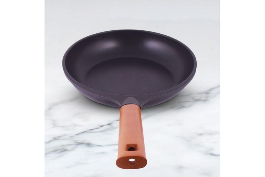 Find a Pan with the Right Type of Handle