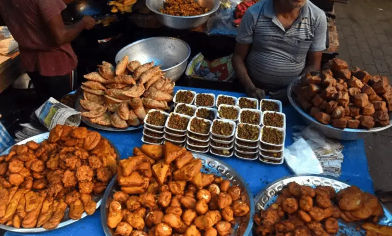 Local Street Foods To Try In Kolkata